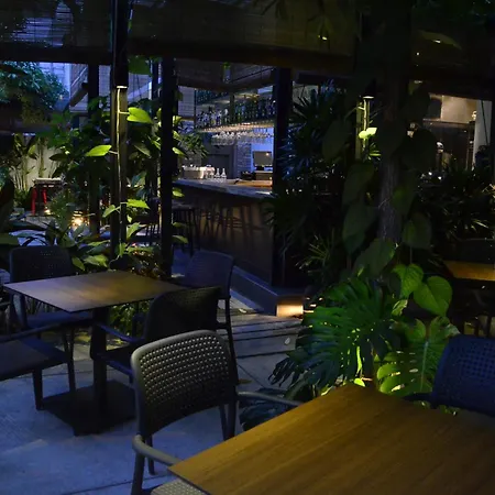 1825 Gallery Hotel-3
